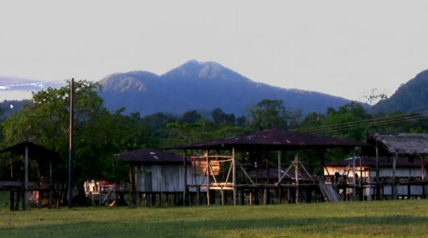 Careperro: una montaña sagrada espíritu (o Jaikatuma en Emberan)y SNS, cerca de Murindó, Colombia [Permission from Producciones El Retorno]